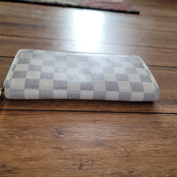 Louis Vuitton Damier Azur Zippy Wallet - Picture 7 of 15